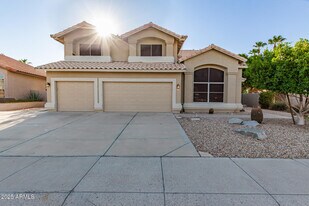7834 W Kerry Ln in Glendale, AZ - Building Photo