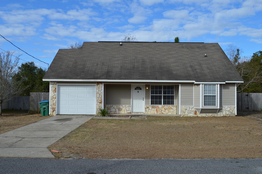 123 Oak Terrace Dr in Crestview, FL - Building Photo