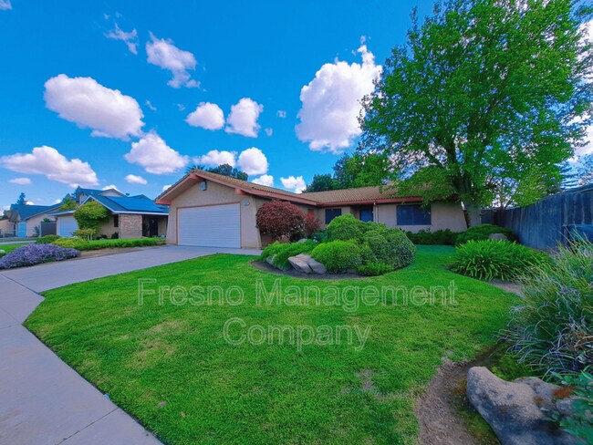 3645 Sunnyside Ave in Clovis, CA - Building Photo - Building Photo