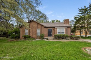 8623 Wooded Glen Rd in Louisville, KY - Building Photo