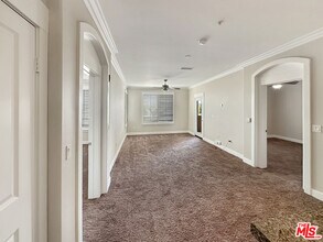 24585 Town Center Dr in Santa Clarita, CA - Building Photo - Building Photo