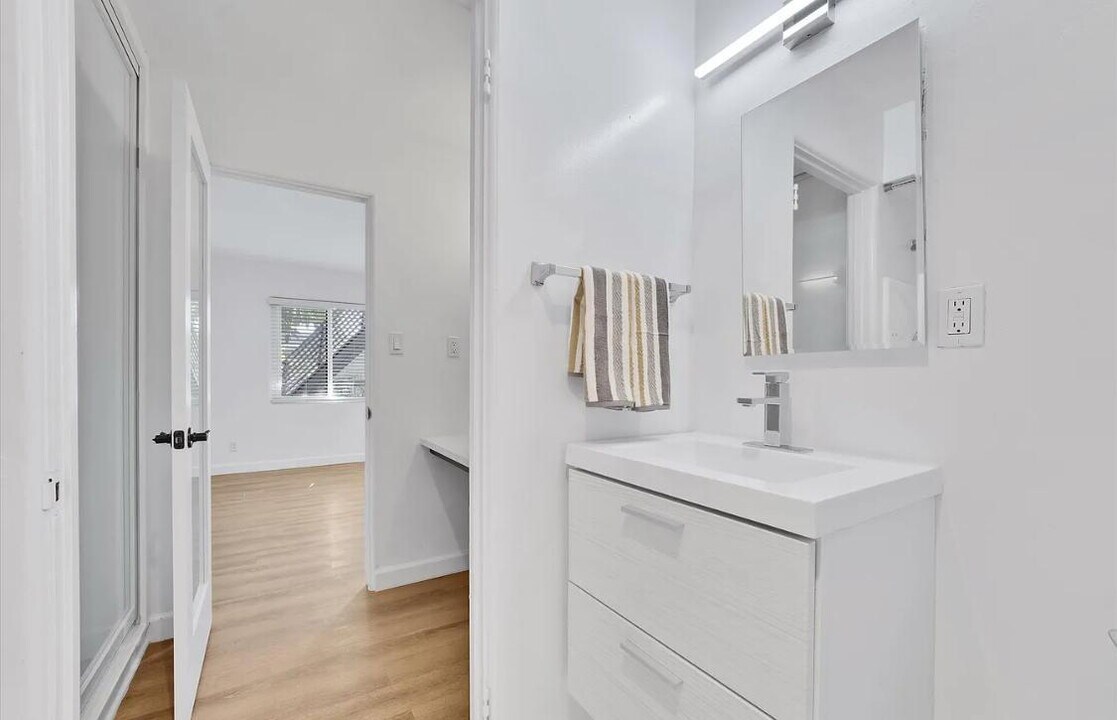 148 W Maple St in San Diego, CA - Building Photo