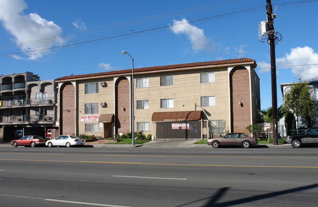 Sherman Pointe in Van Nuys, CA - Building Photo - Building Photo