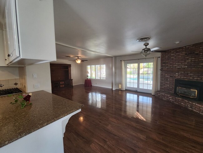 3416 Waldport Ln in Bakersfield, CA - Building Photo - Building Photo