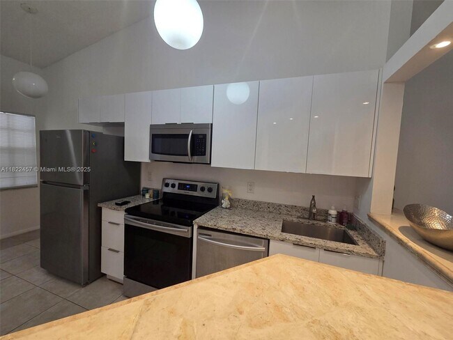 3686 NW 83rd Ln in Sunrise, FL - Building Photo - Building Photo