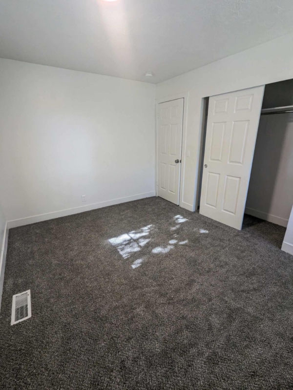 1760 N 400 E in North Logan, UT - Foto de edificio - Building Photo