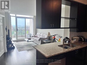 2391 Central Park Dr in Oakville, ON - Building Photo - Building Photo