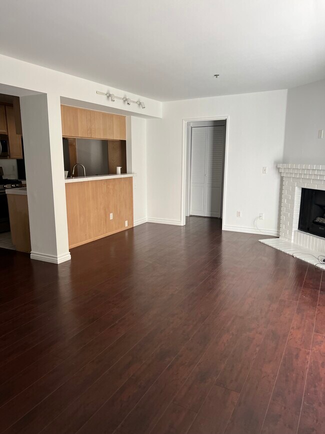 1731 Barry Ave, Unit 119 in Los Angeles, CA - Building Photo - Building Photo