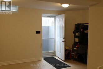 18 Tracie Ct in Vaughan, ON - Building Photo - Building Photo