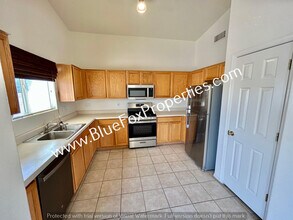 2183 W Burlwood Way in Tucson, AZ - Building Photo - Building Photo