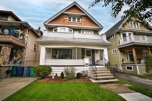 128 Roanoke Pky, Unit Upper Floor in Buffalo, NY - Building Photo