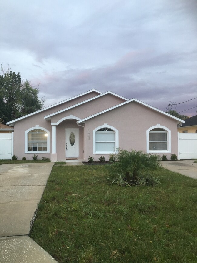 property at 2505 W Aileen St