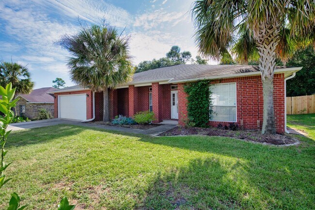 1484 Longbranch Dr in Cantonment, FL - Building Photo - Building Photo