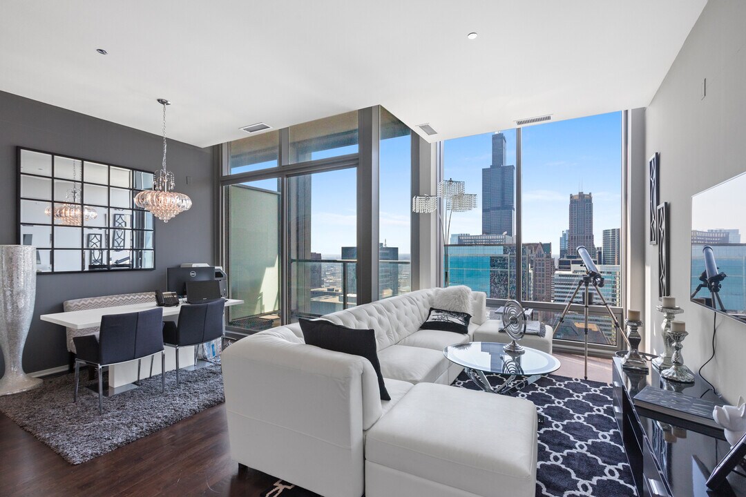 60 E Monroe St, Unit 4716 in Chicago, IL - Building Photo