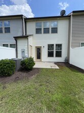218 Cross Blossom Rd in Durham, NC - Foto de edificio - Building Photo