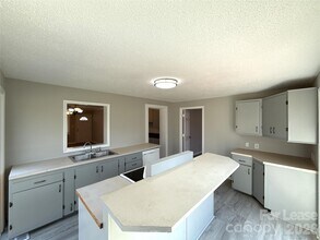 513 Rhodes Ave in Kings Mountain, NC - Building Photo - Building Photo