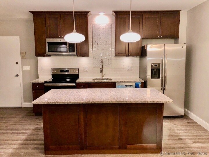 1310 Berlin Tpke in Wethersfield, CT - Building Photo