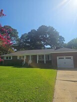 7022 Gardner Dr in Norfolk, VA - Building Photo