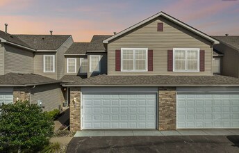 5100 Holly Ln N in Plymouth, MN - Foto de edificio - Building Photo