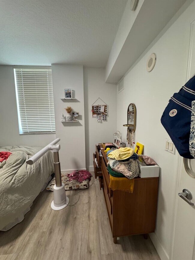 115 SW 11th St, Unit 804 in Miami, FL - Foto de edificio - Building Photo