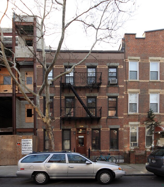 238 Frost St in Brooklyn, NY - Building Photo