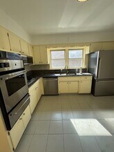 5927 W Addison St in Chicago, IL - Foto de edificio - Building Photo