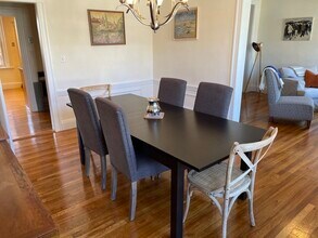 52 Summit Ave, Unit 2 in Brookline, MA - Foto de edificio - Building Photo