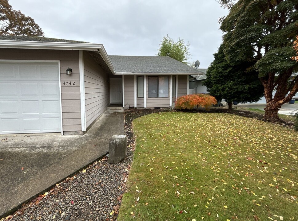 4742 Hayesville Dr NE in Salem, OR - Building Photo