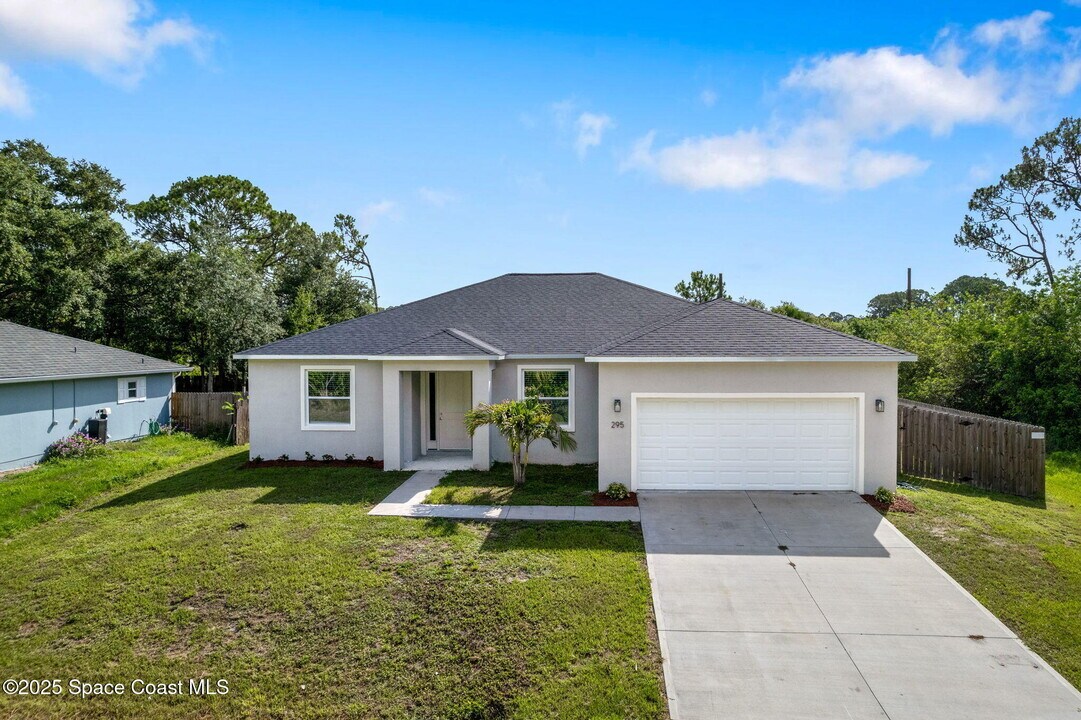 295 San Marino Rd SW in Palm Bay, FL - Building Photo