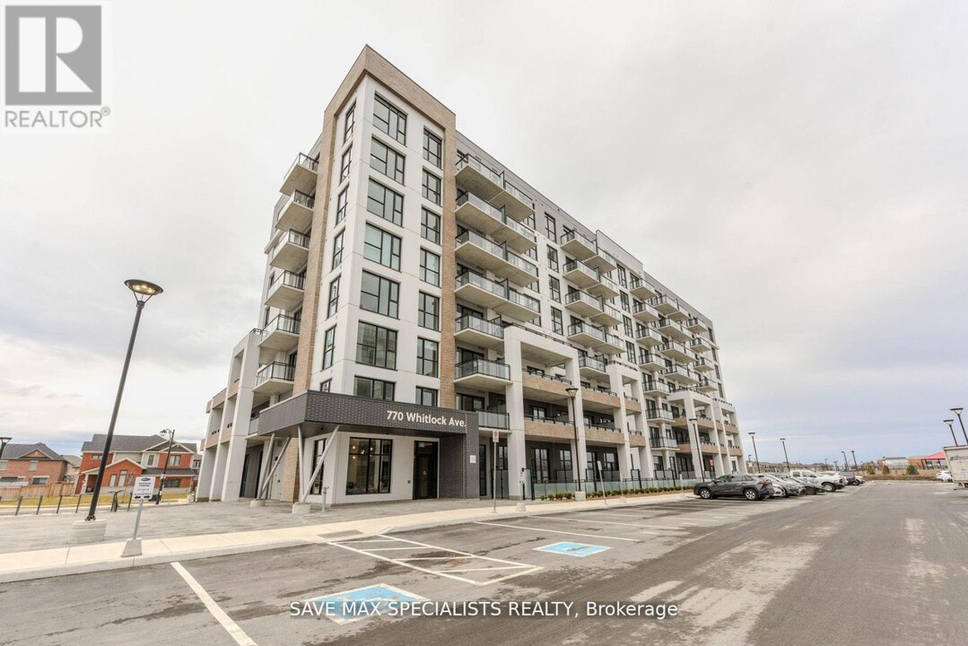 770-770 Whitlock Ave in Milton, ON - Building Photo