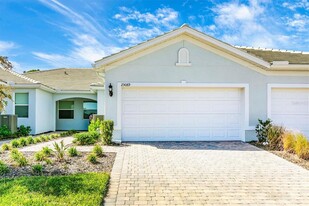 25089 Pearl Lk Cir in Englewood, FL - Building Photo