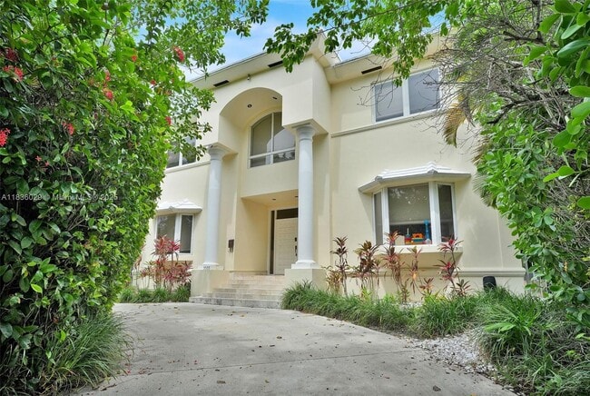 property at 5555 La Gorce Dr
