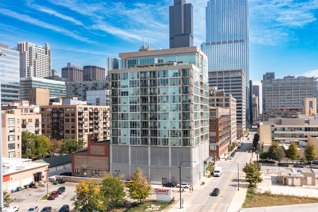 Platinum Tower in Chicago, IL - Foto de edificio - Building Photo