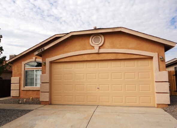 7046 Labrador Dr NE in Rio Rancho, NM - Building Photo