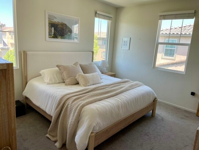 1601 Santa Carolina in San Diego, CA - Building Photo - Building Photo