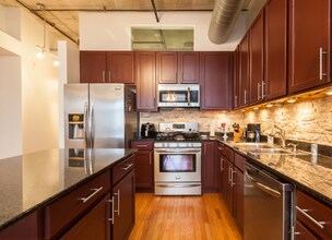 933 W Van Buren St, Unit #  0812 in Chicago, IL - Foto de edificio - Building Photo