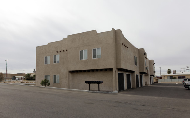 209 E Grace St in Barstow, CA - Foto de edificio - Building Photo