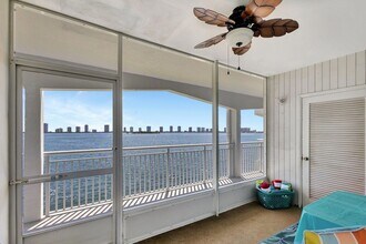 100 Shore Ct, Unit 210 in North Palm Beach, FL - Foto de edificio - Building Photo