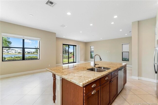 property at 569 SE Fascino Cir