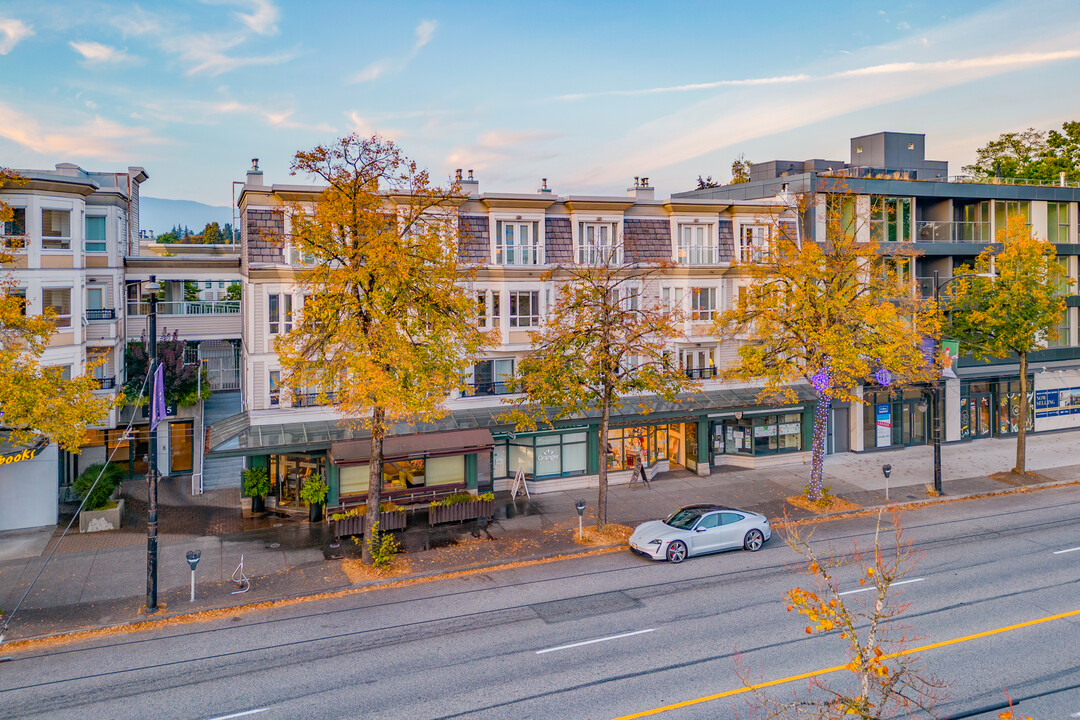 Trafalgar Mews in Vancouver, BC - Building Photo