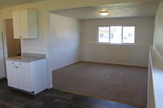 1121 Roosevelt St in Vermillion, SD - Foto de edificio - Building Photo