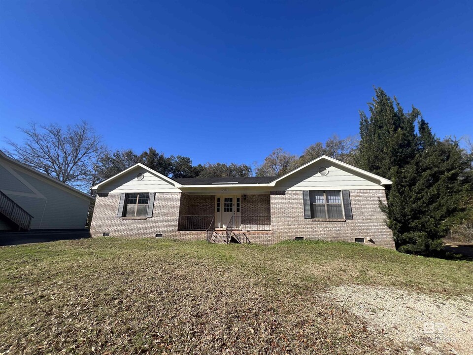 12557 Co Rd 49 in Foley, AL - Foto de edificio