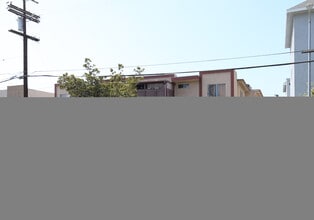 18655 Clark St in Tarzana, CA - Foto de edificio - Building Photo