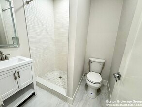 147 E Cottage St, Unit #1 in Boston, MA - Building Photo - Building Photo