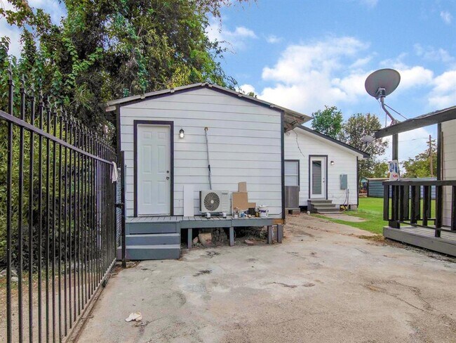 property at 721 Doverside St