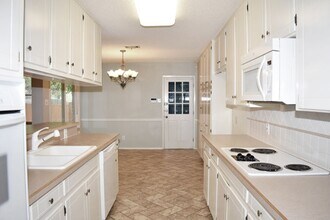 837 Royal Terrace in Hurst, TX - Foto de edificio - Building Photo