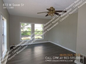 833 W Shaw St in Tyler, TX - Building Photo - Building Photo