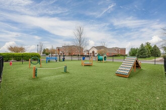 Charleston Pointe Apartments in Charleston, IL - Foto de edificio - Building Photo