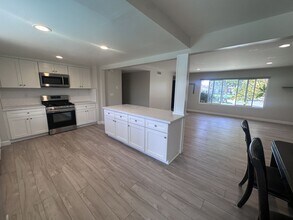 145 E Hoover Ave in Orange, CA - Building Photo - Building Photo