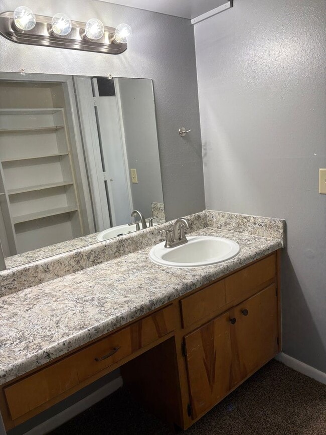 2035 Faulk Dr in Tallahassee, FL - Building Photo - Building Photo